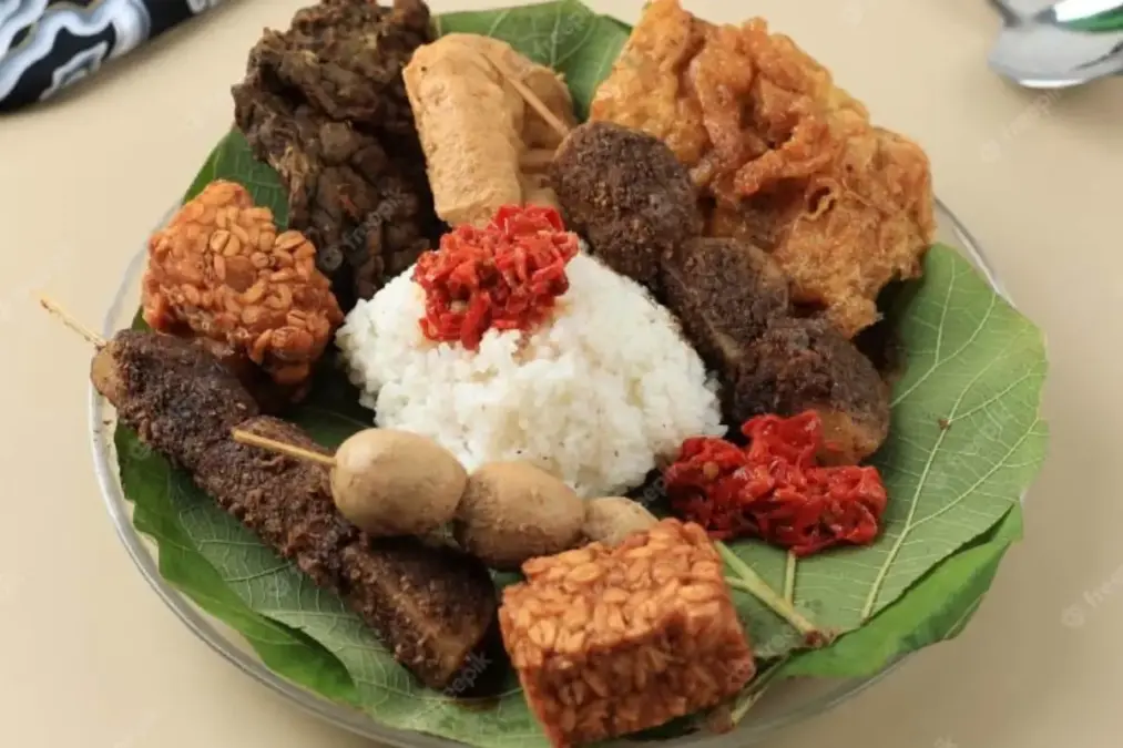 Menikmati Kekayaan Rasa: Kuliner Khas Cirebon yang Wajib Dicoba nasi jamblang kuliner khas cirebon