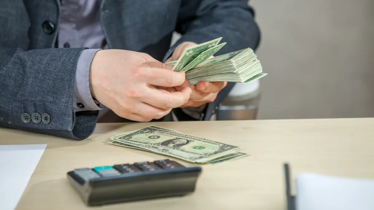 Ilustrasi Mengatur Keuangan