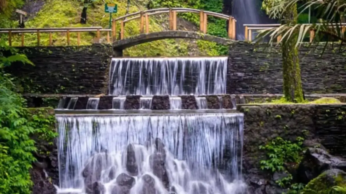 5 Tempat Wisata Murah di Majalengka untuk Liburan Tahun Baru Curug Cipeuteuy. Foto: Instagram @ig_ega.purnama - mimbarjumat.com