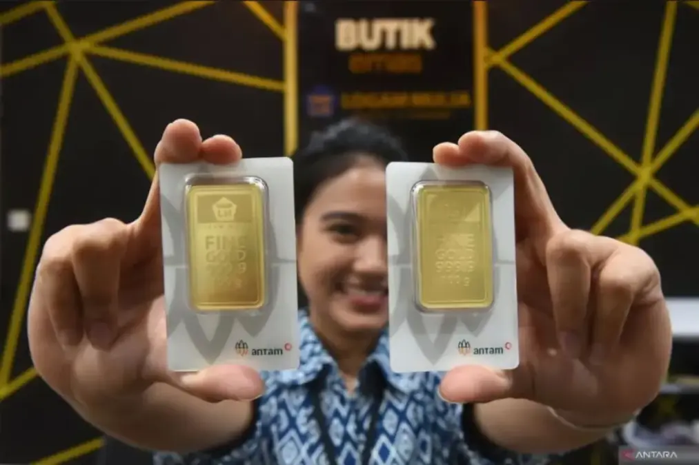 Turun Tipis, Ini Daftar Harga Lengkap Emas Batangan dari 0,5 Gram hingga 1 Kg! harga emas antam logam mulia