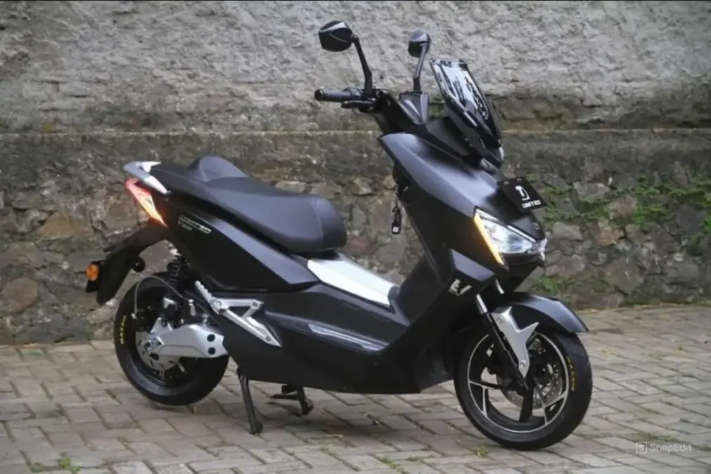 3 Motor Listrik Asli Indonesia dengan Baterai Awet, Cocok untuk Harian & Touring 3 Motor Listrik Asli Indonesia dengan Baterai Awet